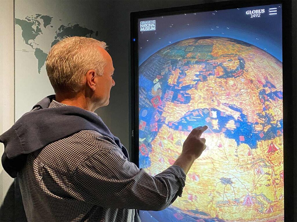 Neben dem Original Globus von Martin Behaim, der älteste Globus der Welt, gibt es im Germanischen Nationalmuseum längst eine interaktive Version des "Erdapfels"