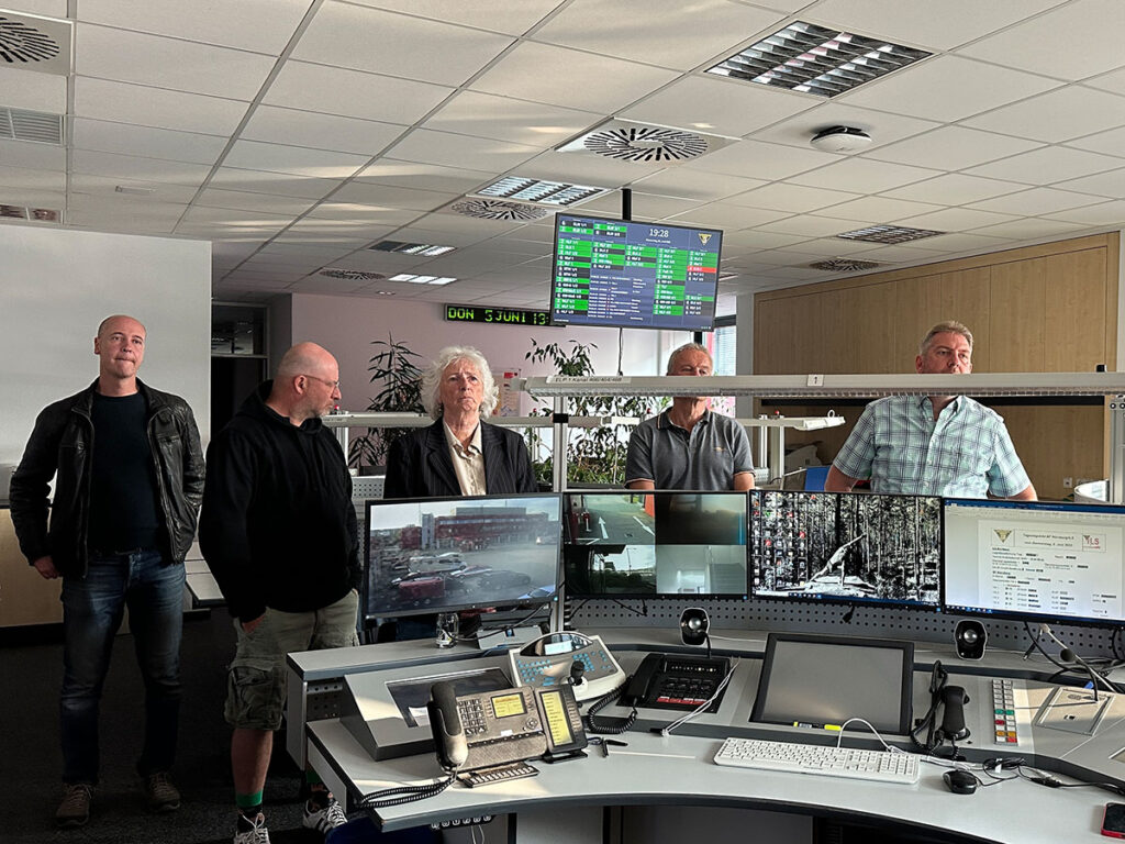 Blick in die Einsatz-Zentrale - Besichtigung der Feuerwache 4 in Nürnberg