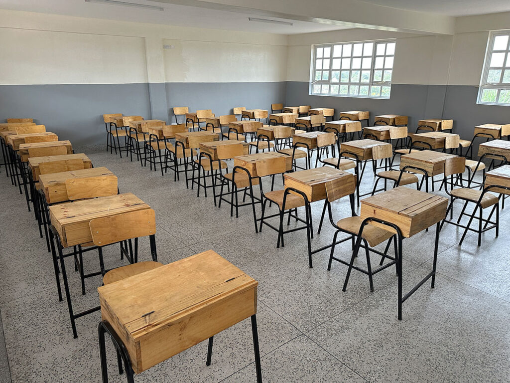 Blick in eines der 24 Klassenzimmer in der St. James Secondary School