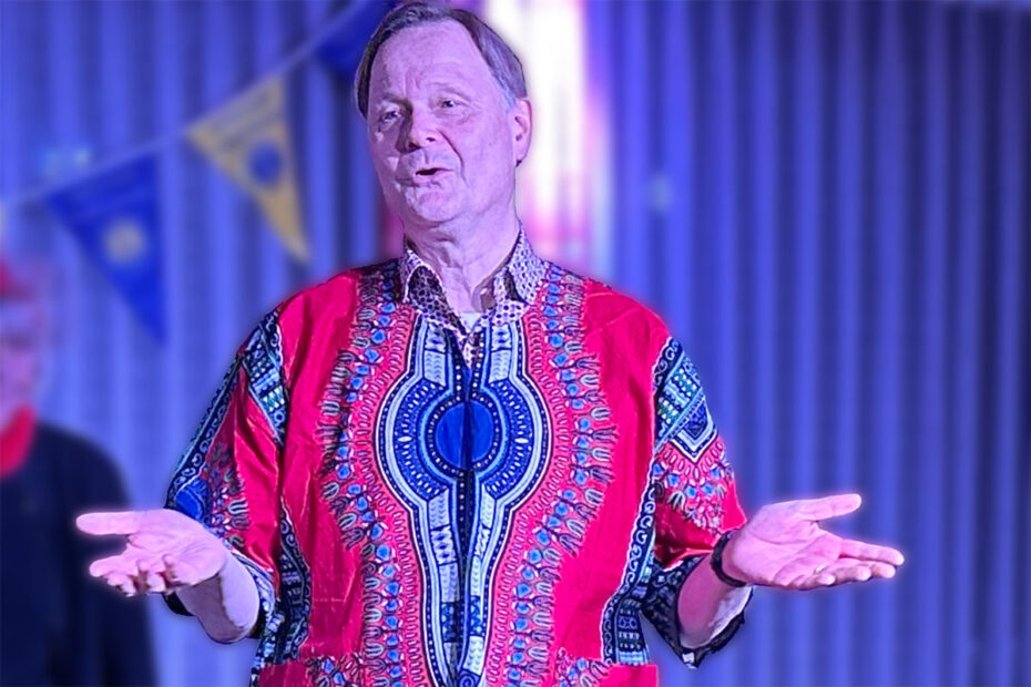 Dr. Rolf-Bernhard Essig im kenianischen Hemd