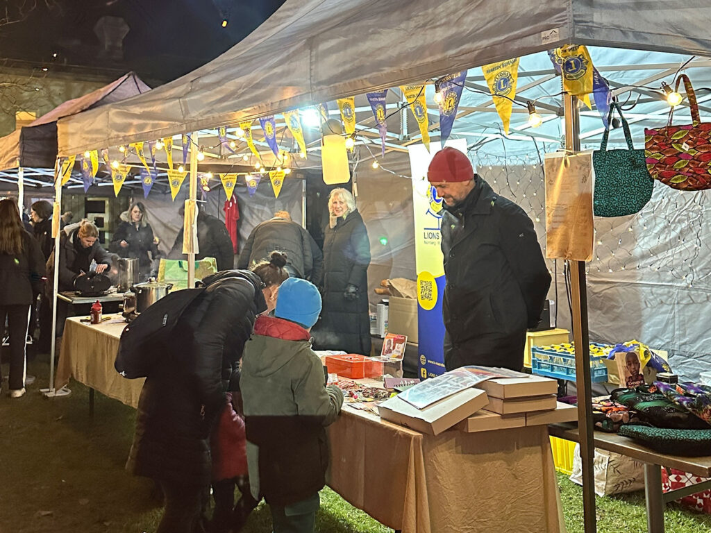 Das Angebot der Thika-Kenia-Hilfe: Von der Handtasche bis zum Jahreskalender